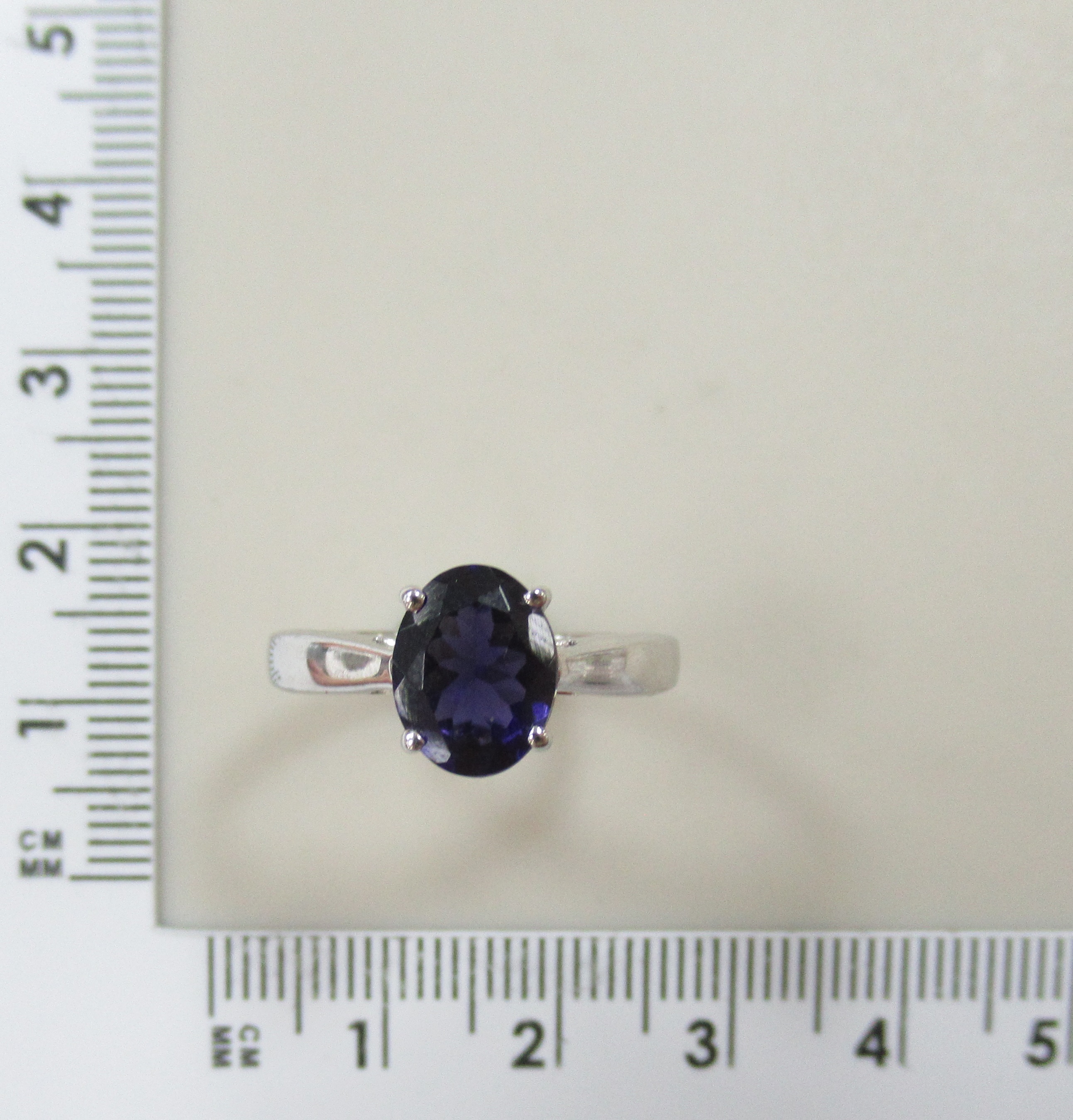 Серебряное кольцо с иолитом